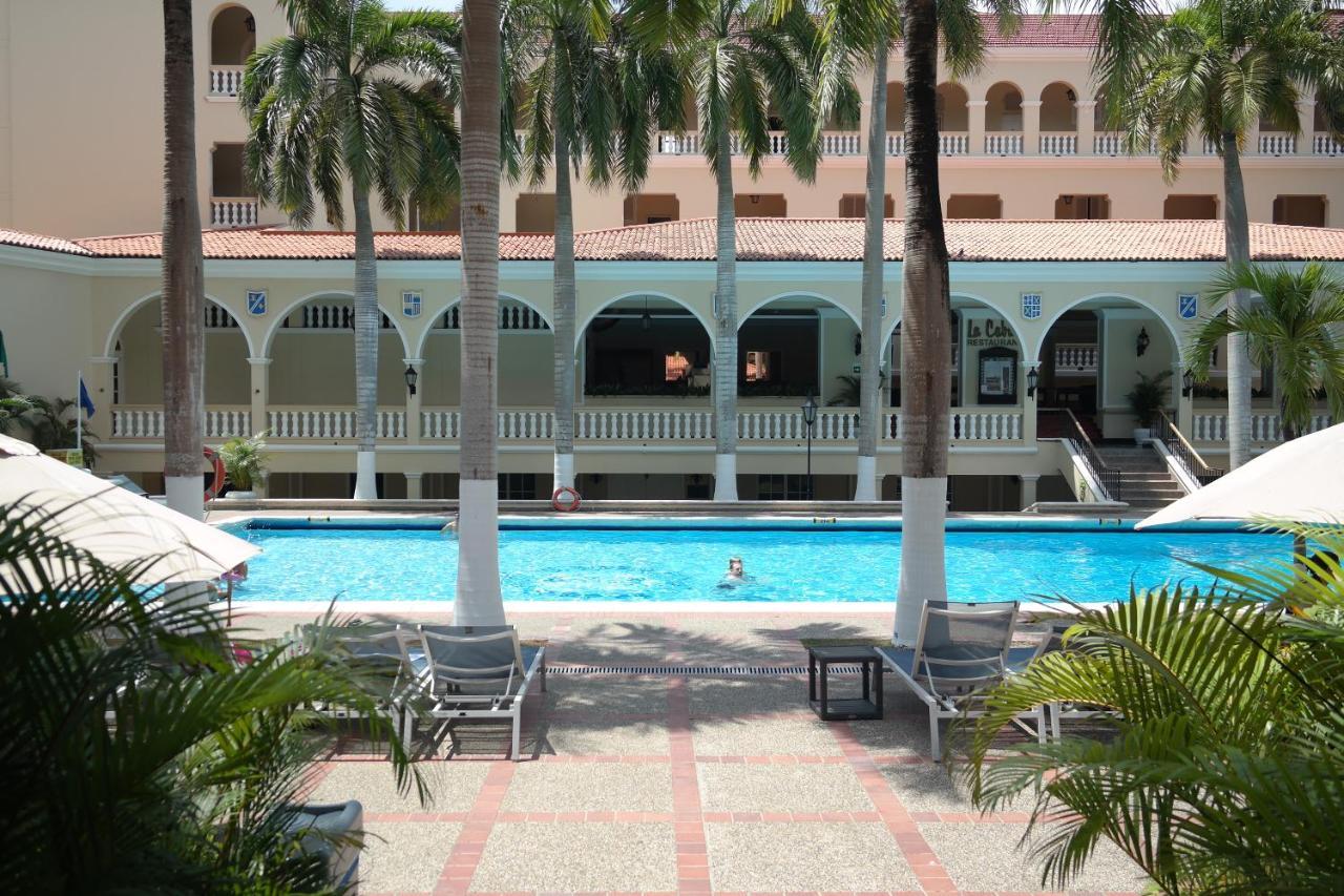 Hotel El Prado 바랑키야 외부 사진 The pool at the hotel