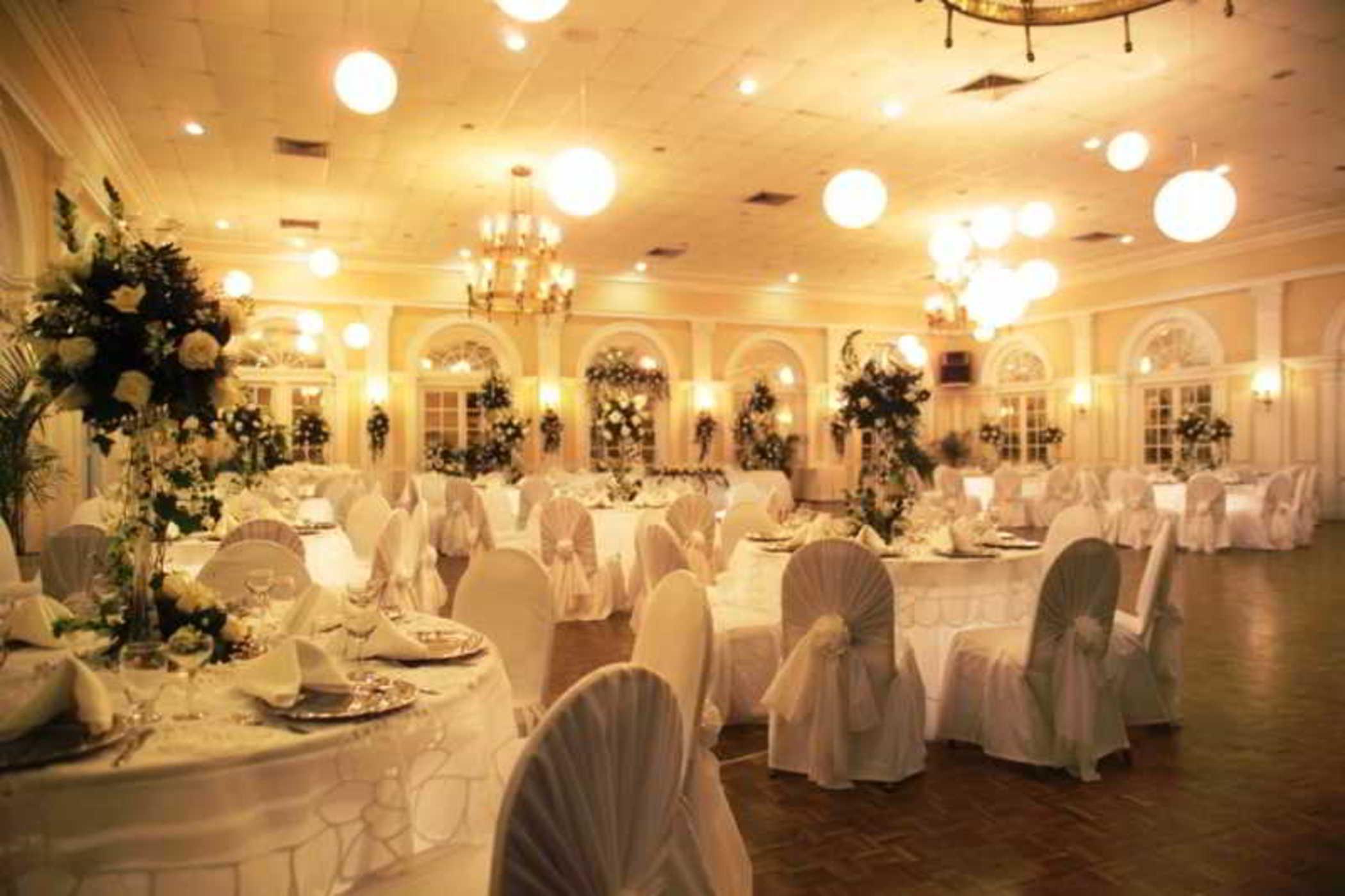 Hotel El Prado 바랑키야 외부 사진 The ballroom at the Hotel du Pont