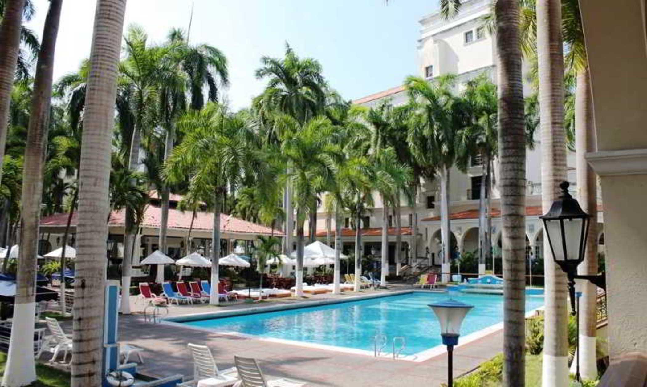 Hotel El Prado 바랑키야 외부 사진 The pool at the Royal Hawaiian Hotel
