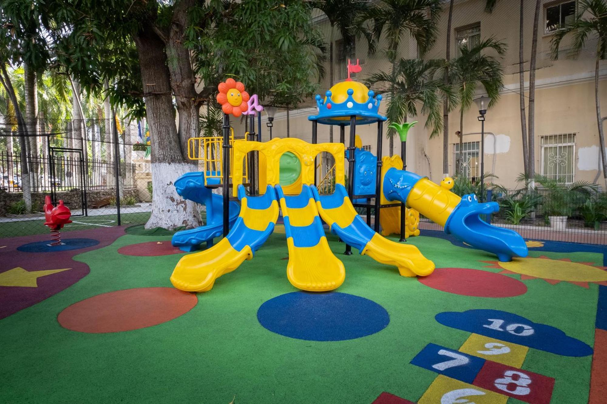 Hotel El Prado 바랑키야 외부 사진 Playground at the school
